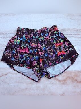 Lululemon High Rise Hottie Hot shorts 2” *Flowerscope Black Multi / Black*